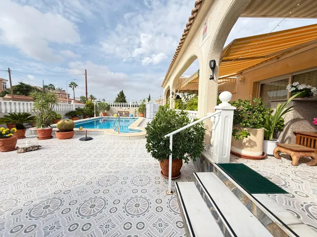 Impresionante Chalet Independiente en El Chaparral, Torrevieja — 25