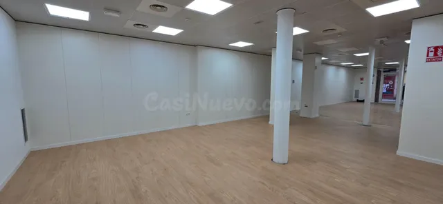 Local comercial muy céntrico en edificio singular - foto 5