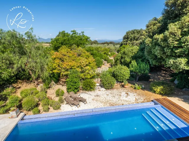 CASA DE DISEÑO CON JARDÍN, BOSQUE PRIVADO Y PISCINA EN MAS P - foto 3