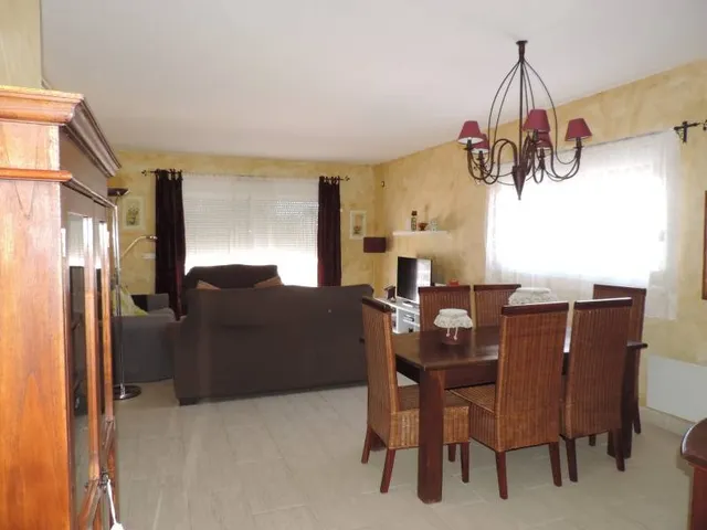 chalet en zona del colegio elians — 21