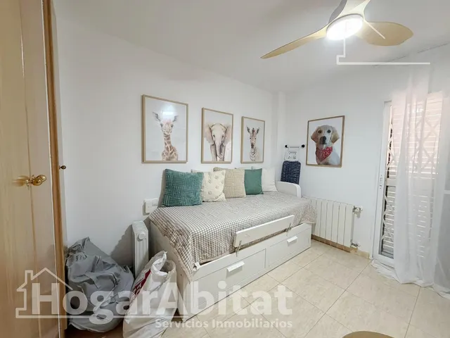 ¡PRECIOSO CHALET! AMPLIO Y REFORMADO CON PISCINA PRIVADA, GARAJE Y PARCELA — 28