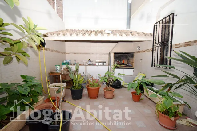 ESPACIOSA CASA CON TERRAZA Y GARAJE — 47