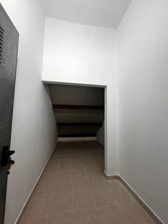 Amplio piso en alquiler en Torrevieja – 3 habitaciones, terraza y garaje incluido — 25