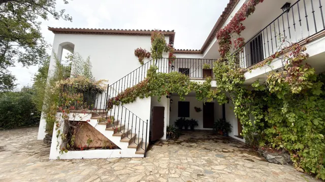 Exclusivo Hotel en Almonaster la Real con Vistas Panorámicas — 12
