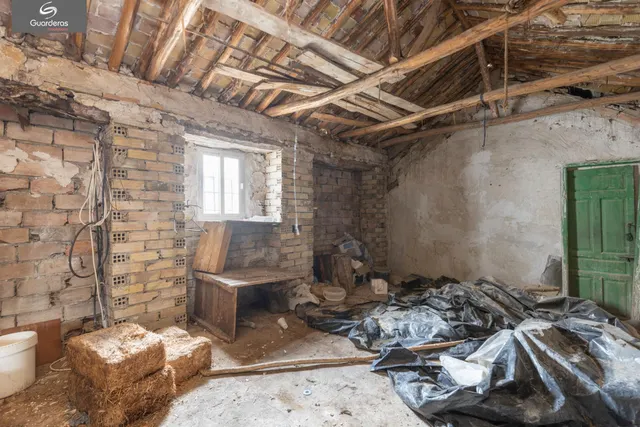CASA PARA REFORMAR EN CAMPOTEJAR — 43