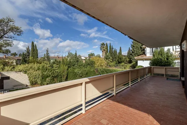 Gran casa con parcela y piscina en Cájar — 7