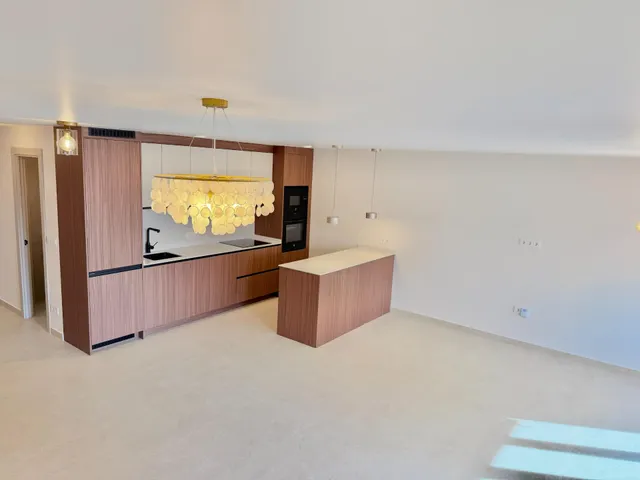 Piso reformado de 3 dormitorios y 2 baños a 200 metros del mar en el centro de Torrevieja — 16