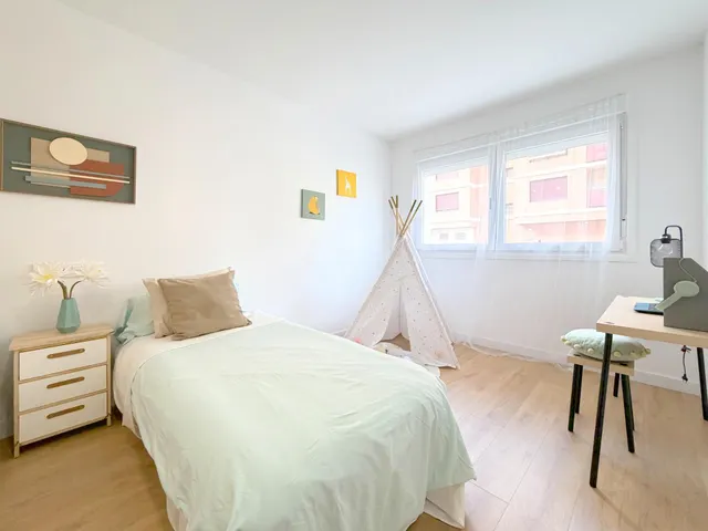 SE VENDE AMPLIO PISO DE DOS DORMITORIOS CON REFORMA A ESTRENAR EN ARRABAL - ZARAGOZA — 27