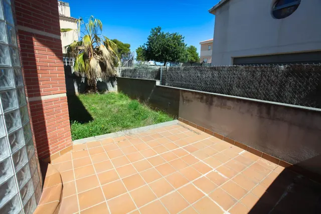 Chalet independiente con gran terraza en Calafell — 45