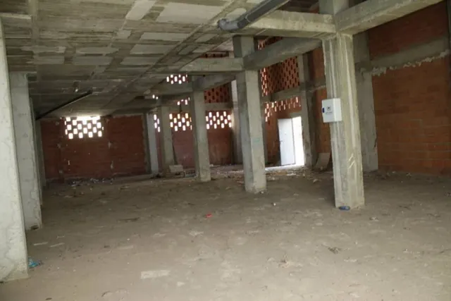 Local comercial en Orihuela cerca del Colegio Santo Domingo y de la Casa Museo de Miguel Hernández. — 15