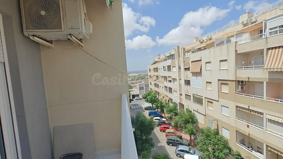 APARTAMENTO DE 3 DORMITORIOS 2 BAÑOS EN TORREVIEJA ( ACEQUION )
