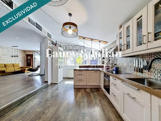 Casa moderna reformada con piscina y garaje en la zona de Mo - foto 4