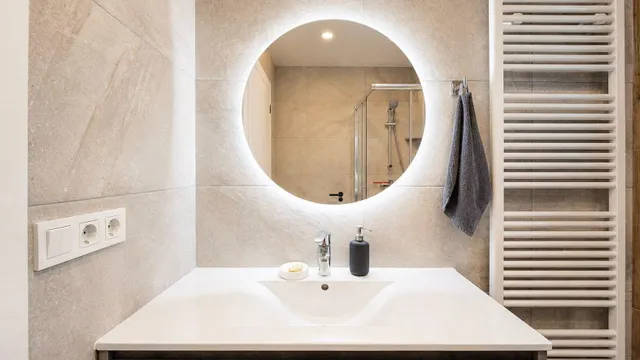 Casa reformada de 5 dormitorios con piscina privada, gran terraza y placas solares en Los Balcones — 35