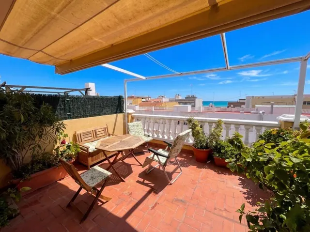Espectacular apartamento con terraza privada y vistas al mar