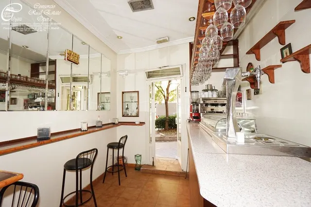 BAR CAFETERIA FRENTE A METRO Y RENFE PIRAMIDES — 25