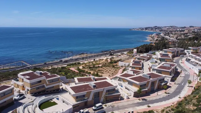Pareado de 4 dormitorios y 4 baños con vistas al mar y lista - foto 4