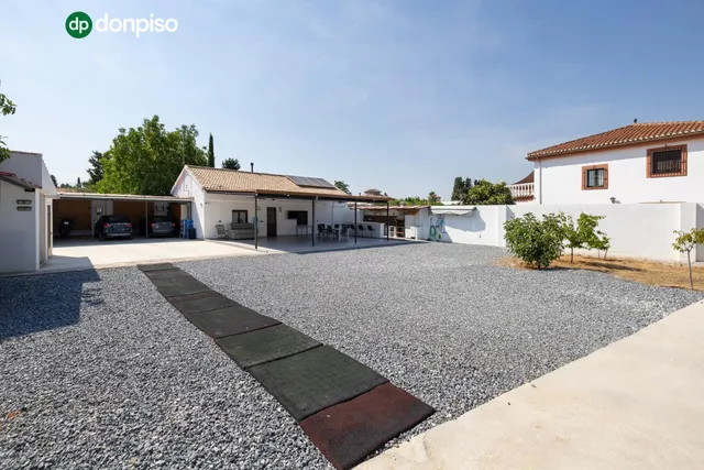 Chalet en parcela urbana de 833 metros. — 34