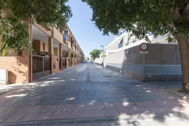 ¡exclusiva vivienda unifamiliar con patio privado en Armilla! — 44