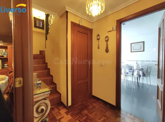 Amplio adosado de 4 dormitorios y con terraza de casi 10 m2. - foto 2