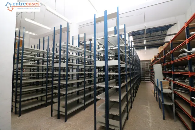 LOCAL COMERCIAL MUY ESPACIOSO PUERTA ACCESO CAMIONES — 23