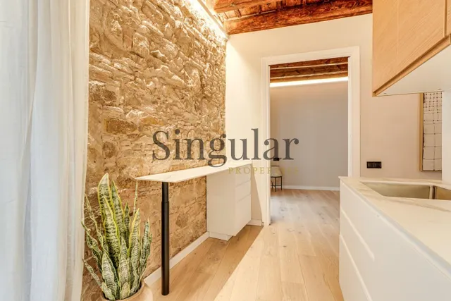 Piso reformado en el corazón del Barrio Gótico de Barcelona — 11