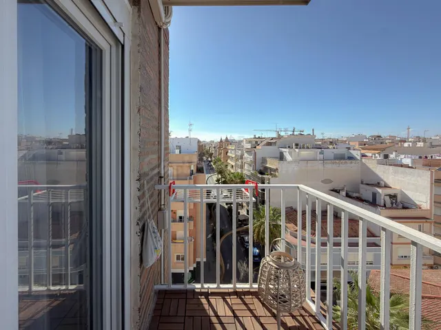 Maravilloso ático con increíble diseño, completamente exterior + terrazas con vistas panorámicas (280 mts del mar) — 3