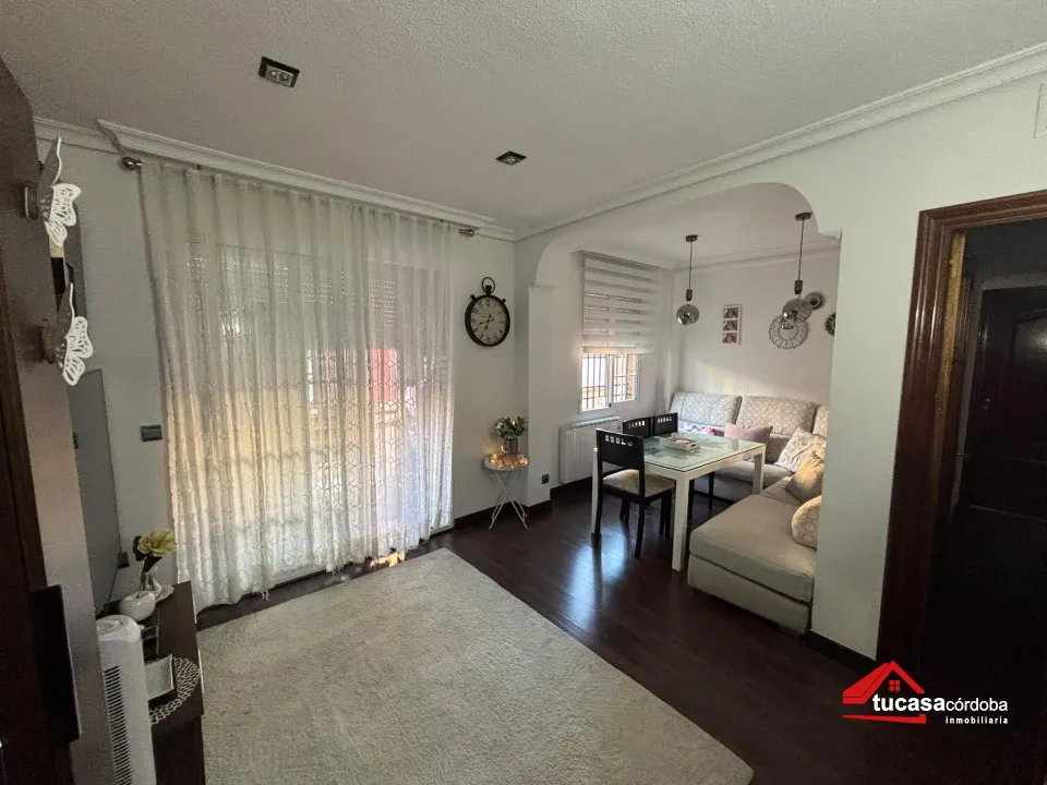 Piso de 2 habitaciones dobles con terraza y ascensor en fátima