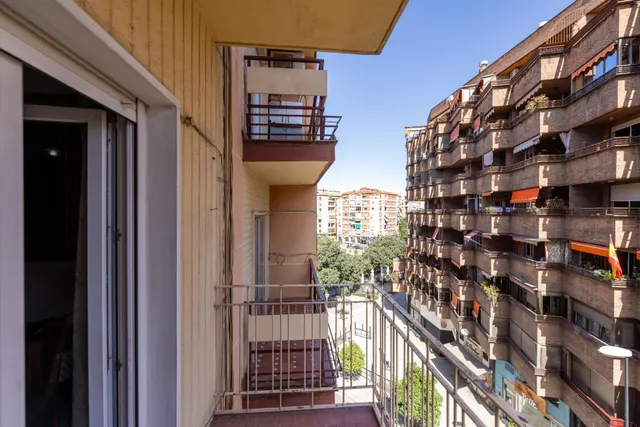 Piso para reformar junto a Plaza Einstein – 3 dormitorios y vistas despejadas — 27