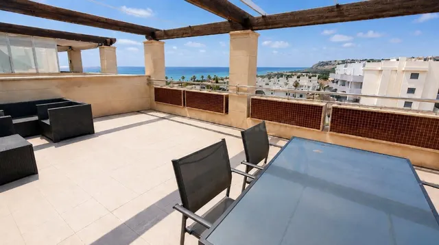 Espectacular Apartamento en Los Arenales del Sol con Vistas al Mar — 4