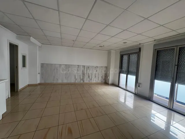 Oficina en el centro de Gandía, exterior y lista para entrar — 2