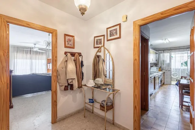 Traumatología (zona). Piso 4 dormitorios, 2 baños. Calefacción central. Plaza de aparcamiento y trastero. — 24