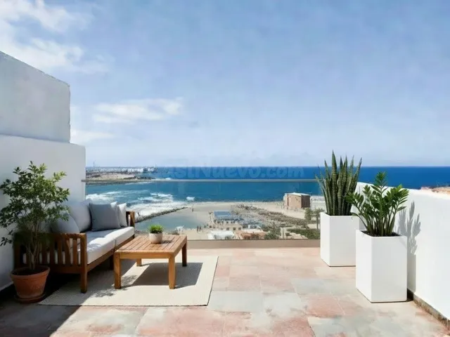 GRAN CHALET JUNTO AL MAR CON 2 APARTAMENTOS INDEPENDIENTES –