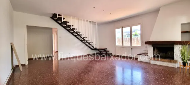 ¡FINQUES BAIXADOR PRESENTA ESTA CASA A 4 VIENTOS EN LA PLAYA! — 10