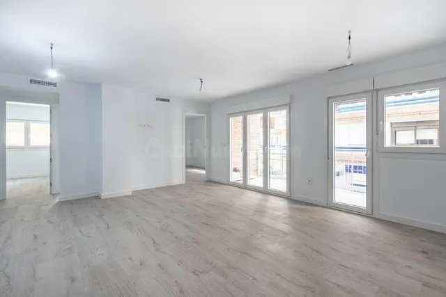 Piso reformado en Avenida Barcelona — 5