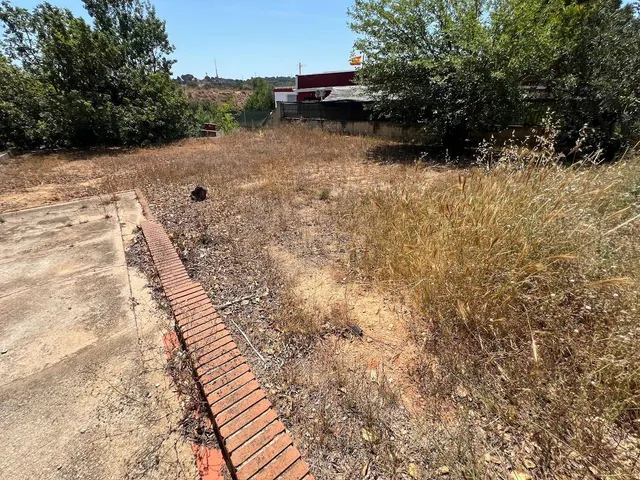 Terreno urbano en Torrent con edificación y frontenis. — 45