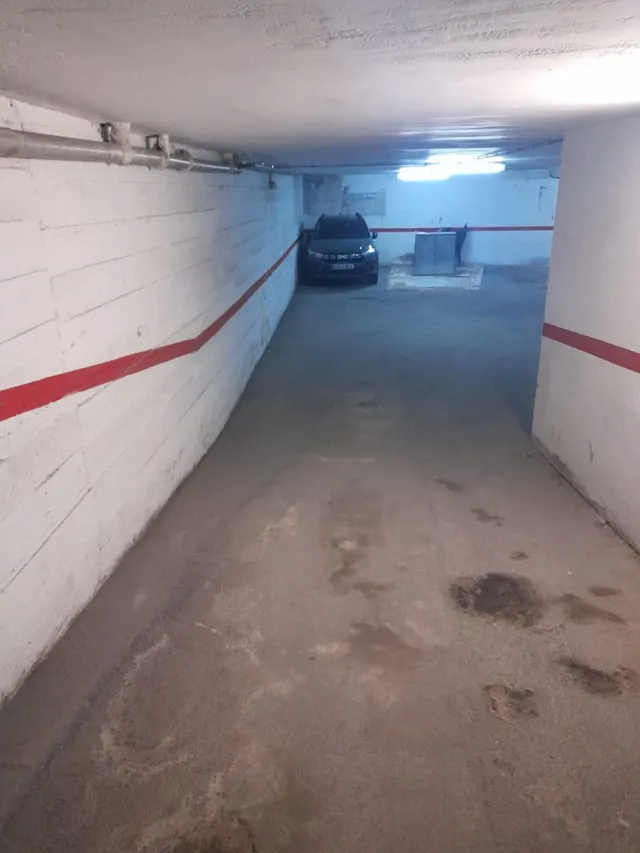 Urbis te ofrece un garaje en venta en zona Pizarrales, Salamanca. — 4