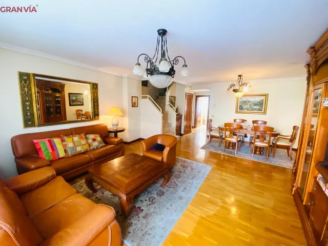 Amplio unifamiliar en venta en Lardero - foto 4
