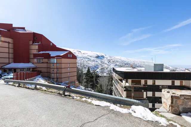 **Dúplex en Sierra Nevada: Tu Refugio Ideal en el Edificio Europa** — 31