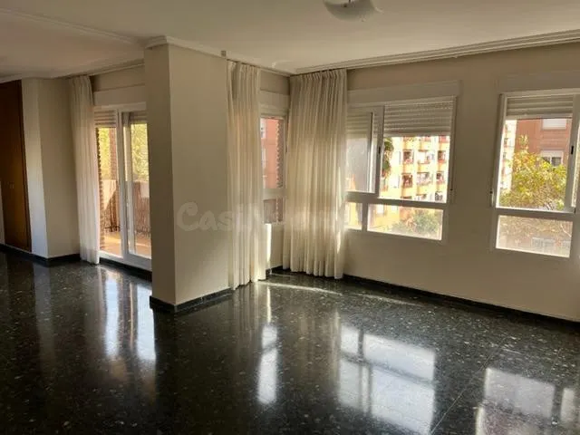 Alquiler vivienda vacia junto calle Bilbao y calle Almazora.