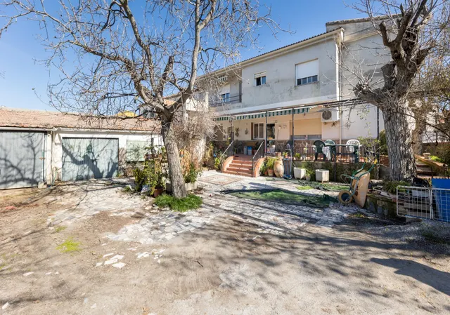 Casa en esquina con amplios espacios en Belicena, Vegas del Genil — 31