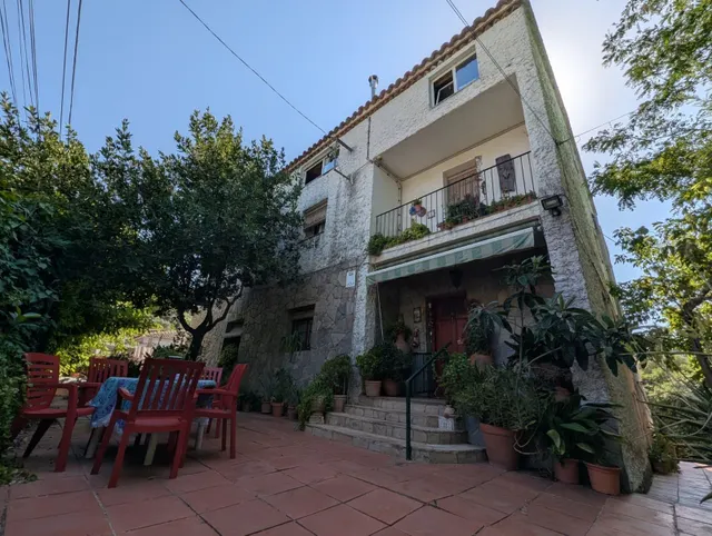 INCREIBLE CASA FAMILIAR CON SOLERA — 45