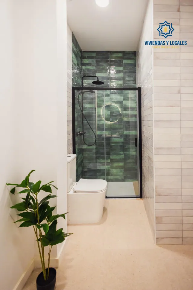Tu refugio de diseño en el corazón de Granada: Estilo, practicidad y comodidad a pie de calle. — 11