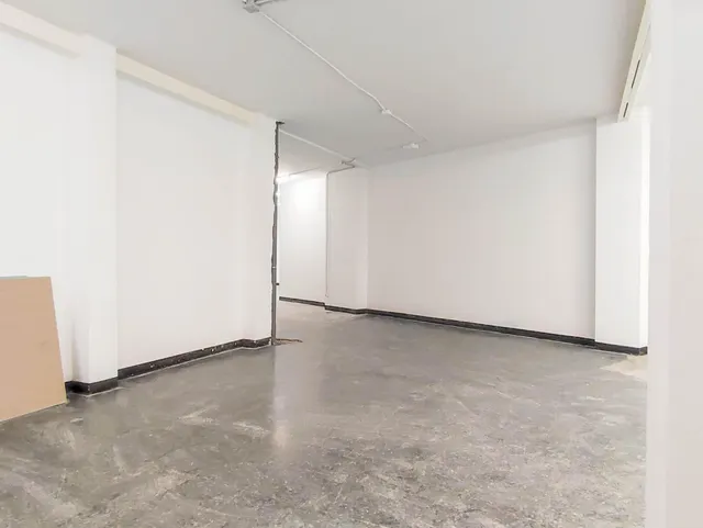 Amplio Local Comercial en Sant Antoni, Barcelona - Oportunidad de venta Única — 30