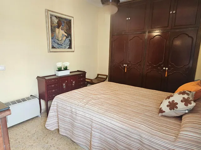 Piso de 4 dormitorios con plaza de garaje en San Basilio, con terraza de 20 m2 anexa al trastero en la cubierta. — 40