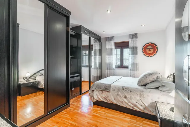 Casas, nave y fincas en venta en Caborana (aller) — 33
