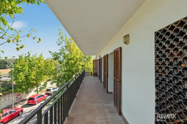 Girona, Domeny | Gran Oportunidad: Edificio de 702 m2 con Taller, Vivienda y Patio — 7