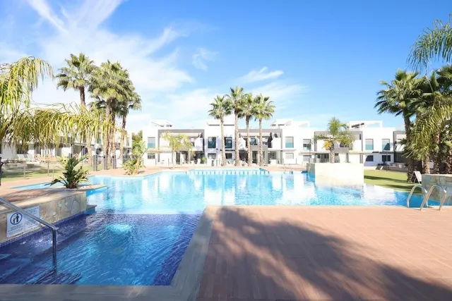 BUNGALOW EN Oasis Beach EN ORIHUELA COSTA DE 2 DORM. 2 BAÑOS - foto 3