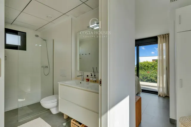 Villa aurena · arquitectura contemporanea, luz y calma mediterranea en javea — 33