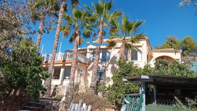 Espectacular finca con casa a la venta en La Nucia