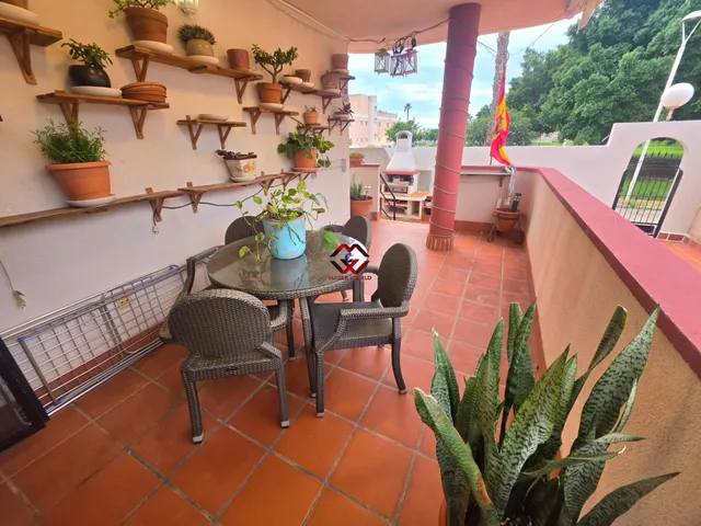 Piso planta baja con dos terrazas, piscina comunitaria y par - foto 3